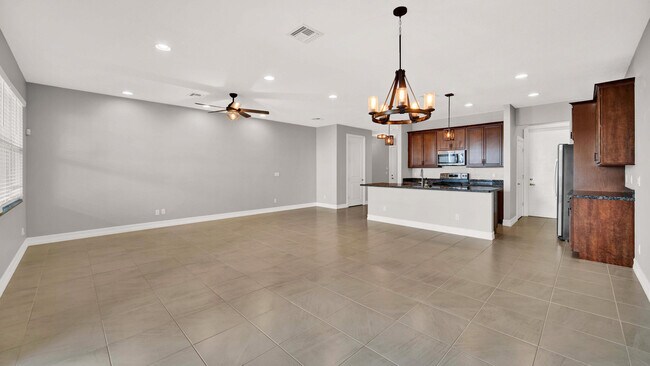 Building Photo - 94 Palm Ln