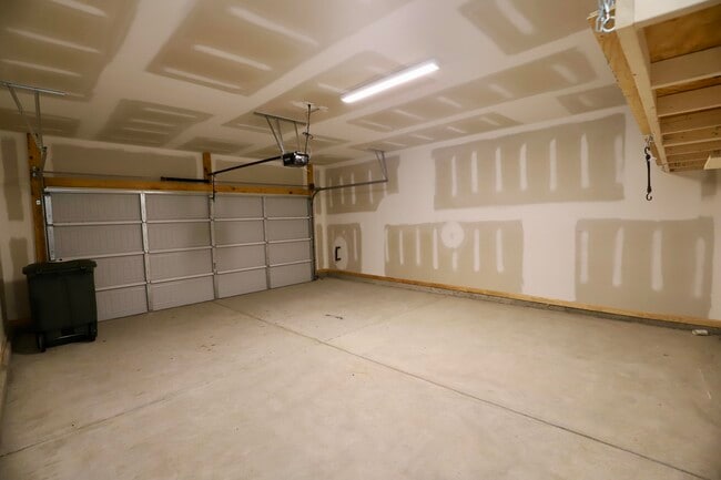 Building Photo - 1960 Barnhart Dr