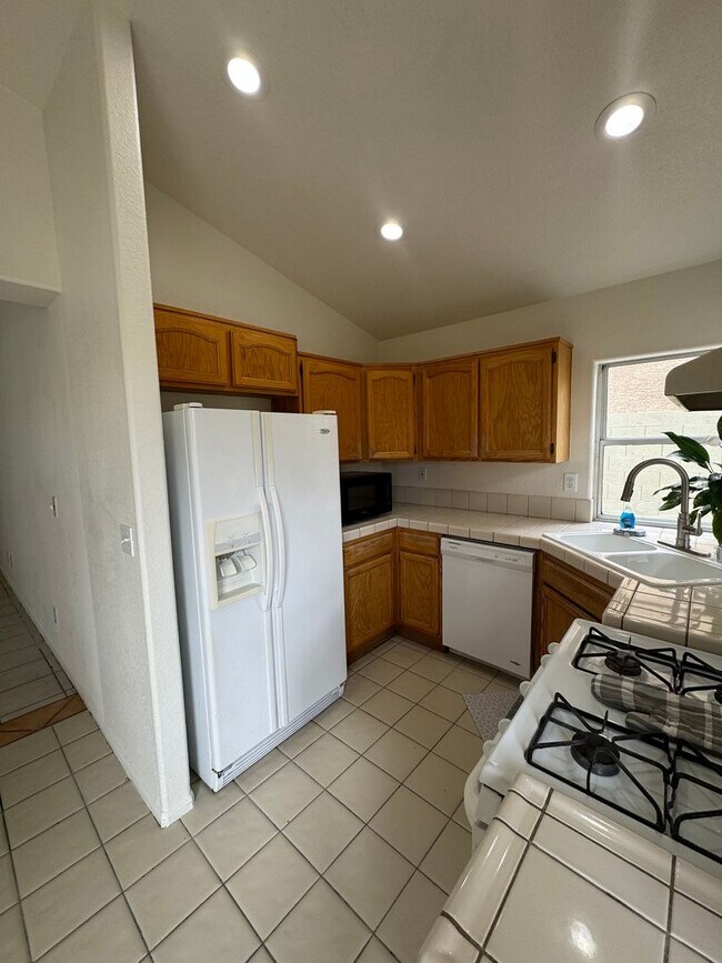 Building Photo - 9224 Kentucky Oaks Dr