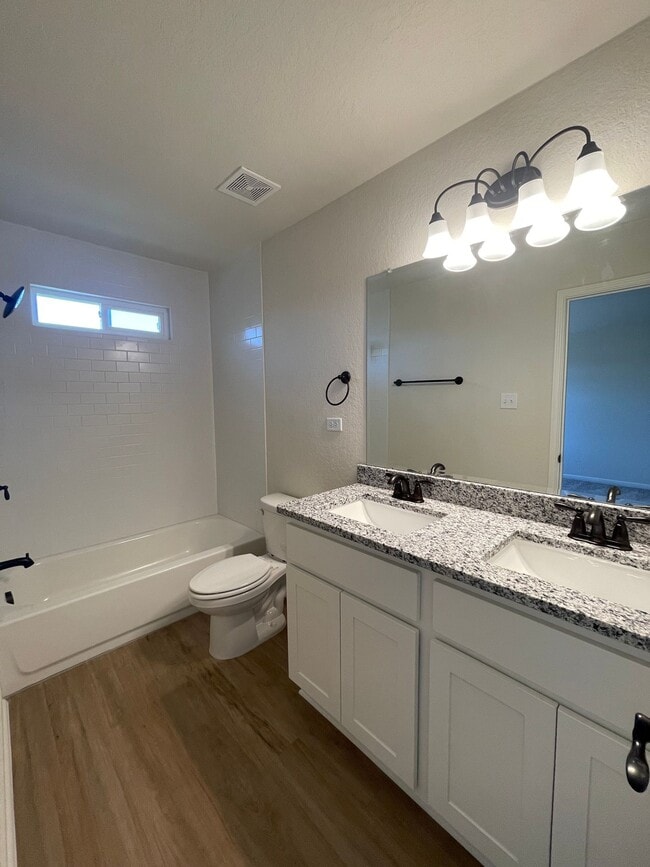 Building Photo - 10214 Lynwood Vlg