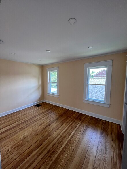 Building Photo - 549 S Lincoln St