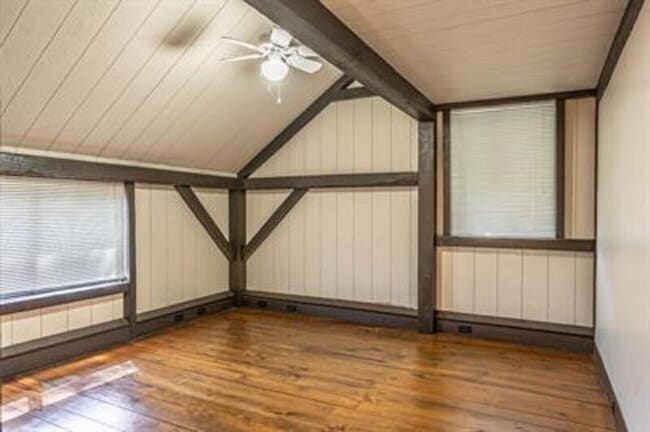 Building Photo - 19 Shenecossett Ln