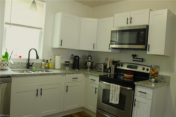 Building Photo - 1046 W 35th St