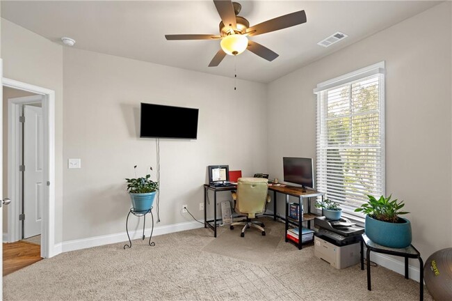 Building Photo - 2121 Charmond Dr