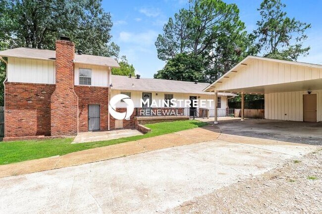 Building Photo - 4 Bedroom Pet-Friendly Home in Memphis, TN with Main Street Renewal
