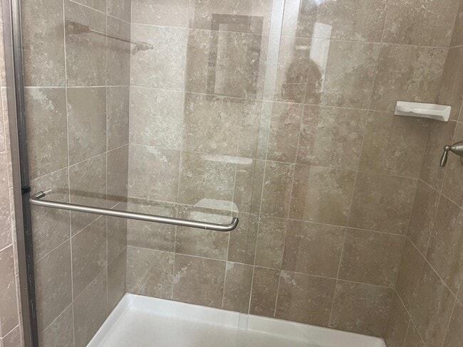 Building Photo - 2121 Chipley Dr