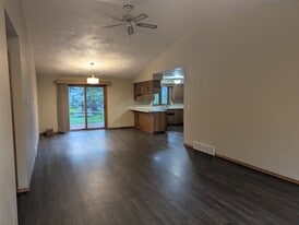 Building Photo - 350 Sharla St