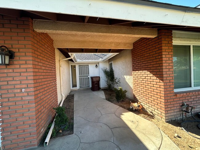 Building Photo - Cute Four bed tucked in Santa Rosa Hills!