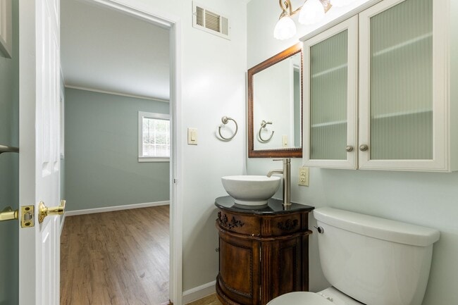 Building Photo - Beautiful & bright 3 bed / 2 Bath San Brun...