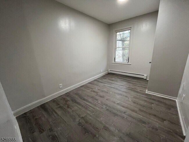 Building Photo - 39 3rd St