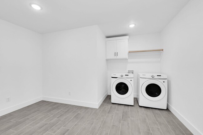 Building Photo - Brand New Home Waiting For you!