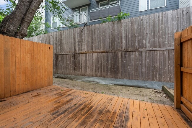 Building Photo - 1307 Kinney Ave