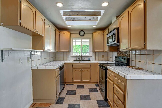 Building Photo - 229 Seabiscuit Dr