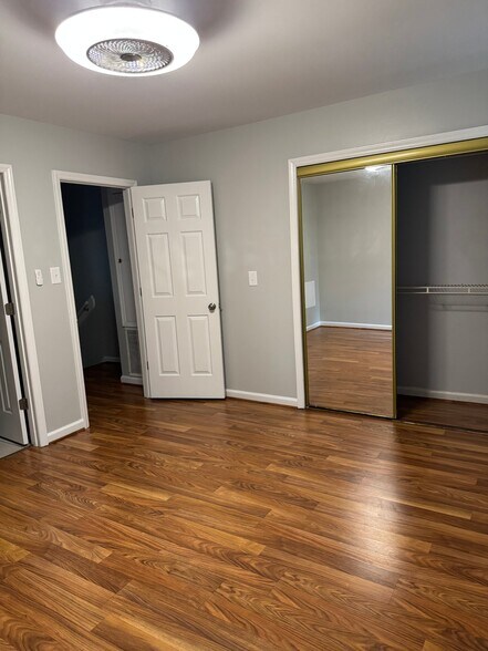 Building Photo - 300 NC-54