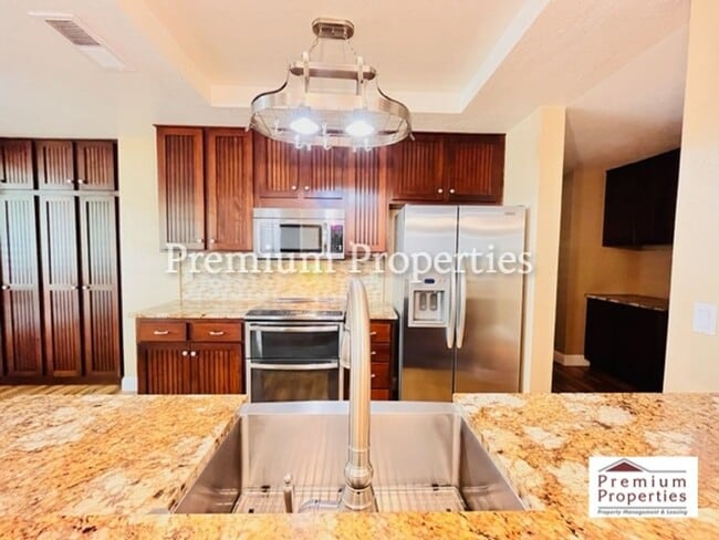 Building Photo - Beautiful 2BD/2BA Condo Unit in the Gated ...