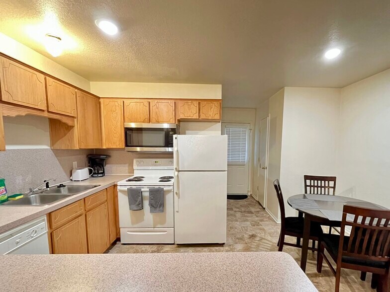 Building Photo - 4409 Abigail Dr