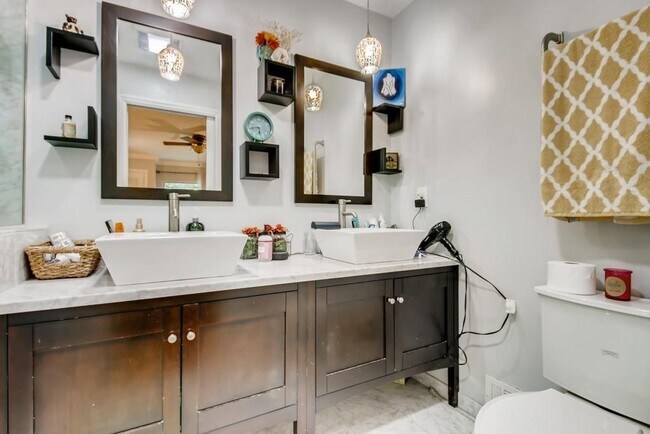 Building Photo - 2050 Sylvania Dr