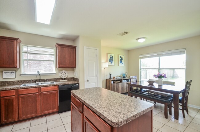 Building Photo - 2122 Platinum Mist Dr