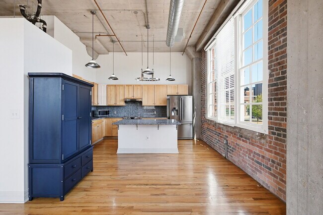 Building Photo - $3,644.95, 2 Beds - 1 Bath, Condo in Denver with Washer and Dryer!