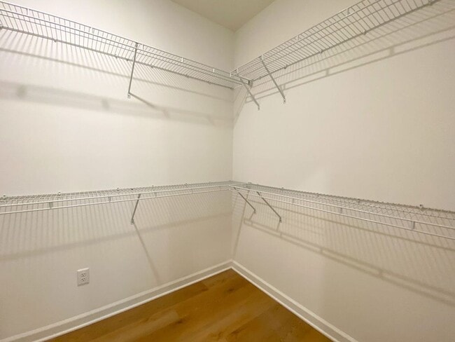 Building Photo - 4 bedroom, 2 bathroom near Brighton Middle...
