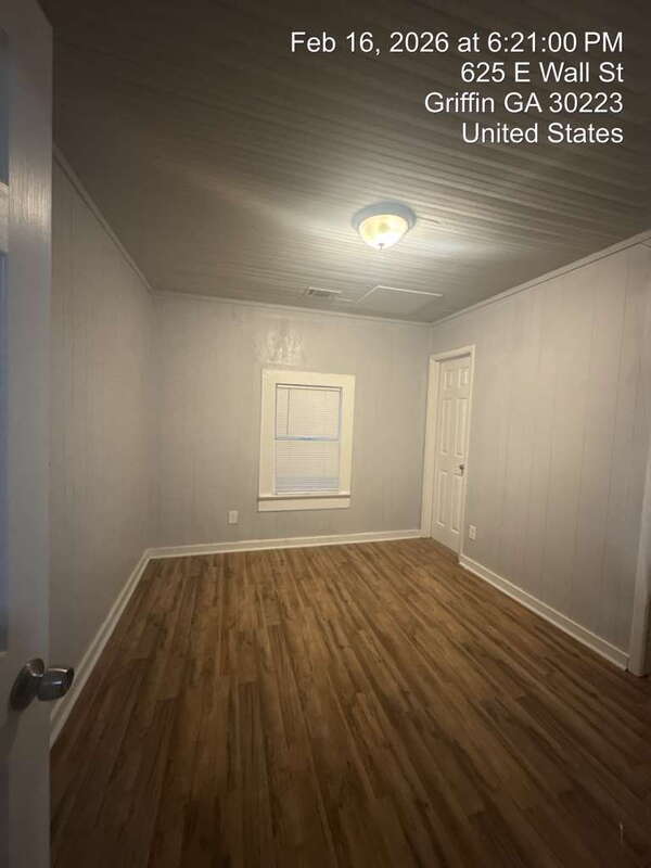 Building Photo - 625 E Wall St