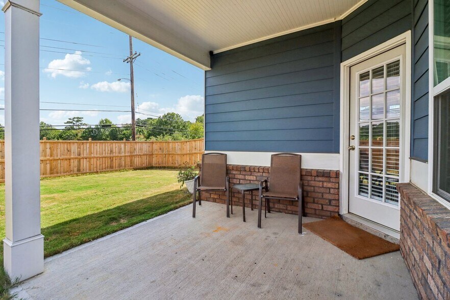 Building Photo - 3890 Clarington Dr