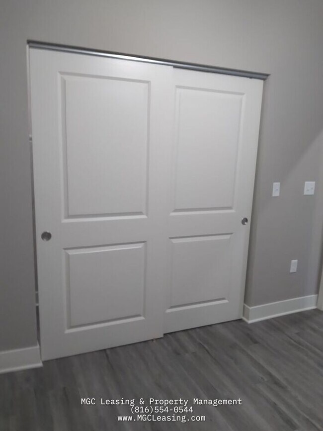 Building Photo - Studio living in style - North of the River in KCMO