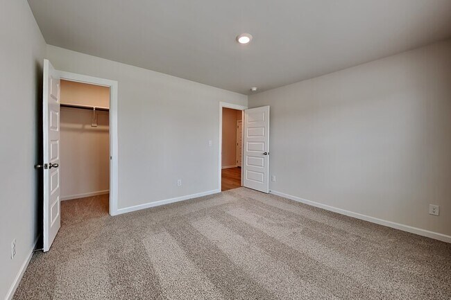 Building Photo - 2921 Ember Dr