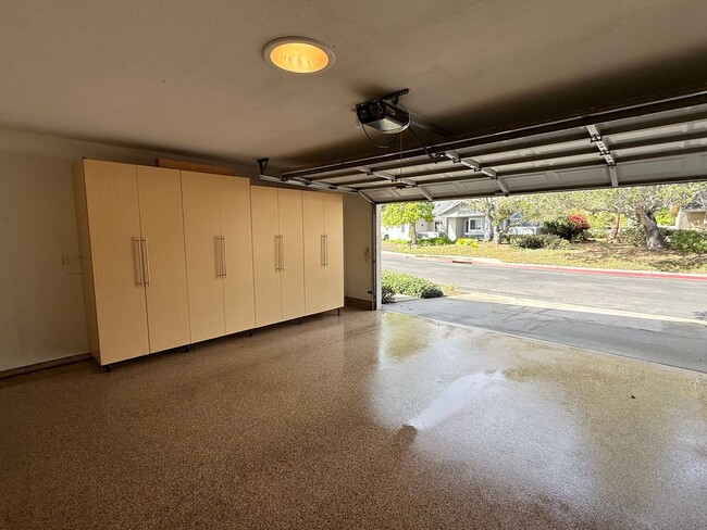 Building Photo - Kellogg School District Home with pool and tennis court access