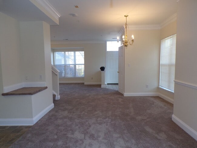 Building Photo - Odenton, 3 level twhs, end unit, Master su...