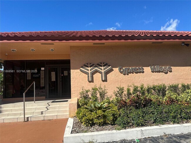 Building Photo - 7231 Miami Lakes Dr