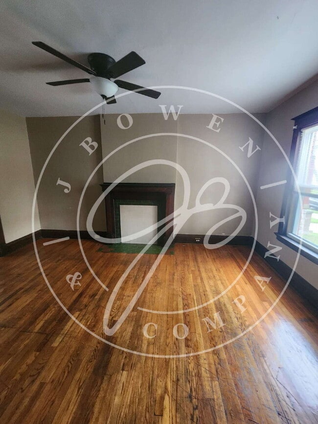 Building Photo - 2 bed 2 story townhouse! Individual baseme...