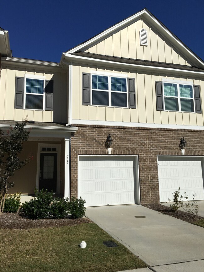Building Photo - 727 Treviso Ln