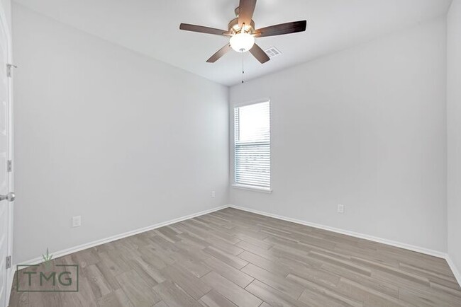 Building Photo - $1000 Move In Special! Lincoln: Your New H...