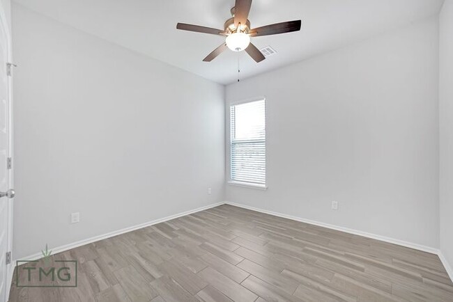 Building Photo - New Listing! Enclave at Parker Village!