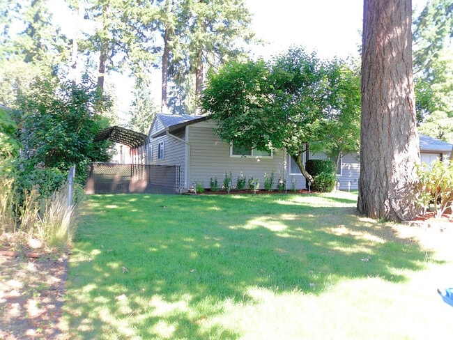 Building Photo - Very Nice 4 Bdrm 2 bath Rambler in Spanaway!