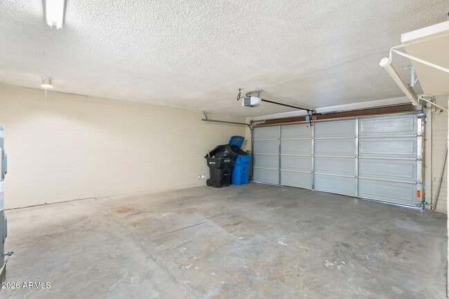 Building Photo - 4043 W Sweetwater Ave