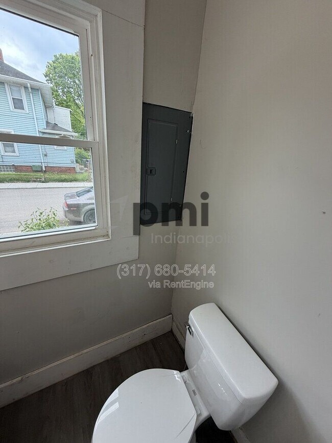 Building Photo - 3502 N Kenwood Ave