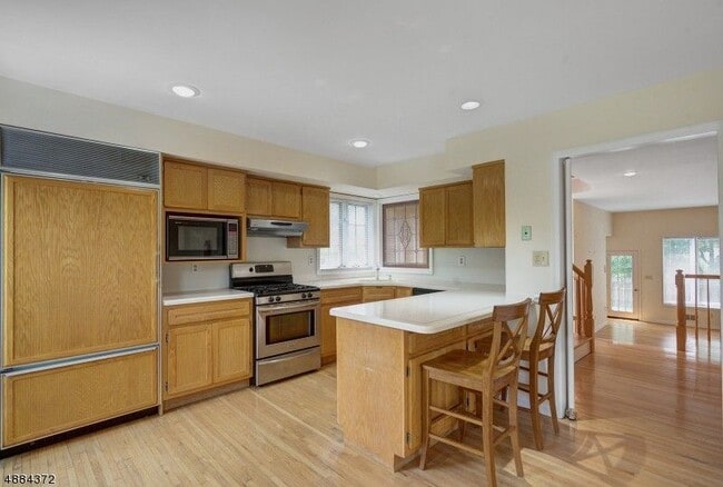 kitchen - 4 Dearburn Ct