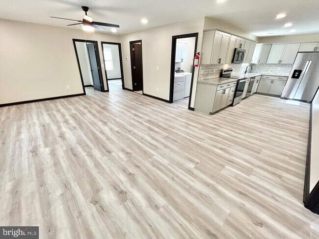 Building Photo - 201 McKinley Ave