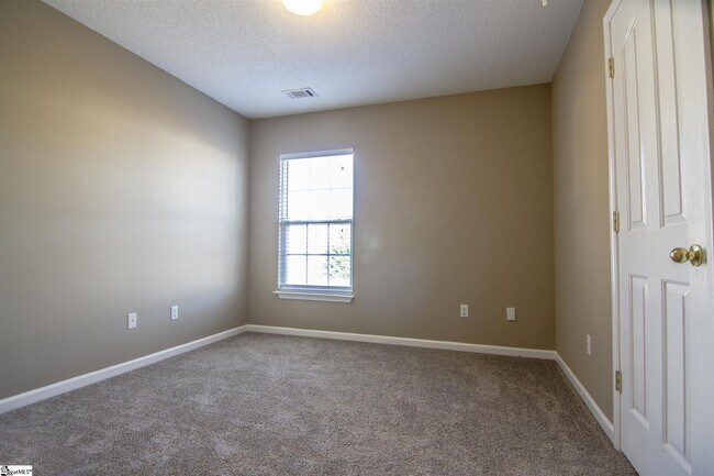 Building Photo - 8 Sunfield Ct