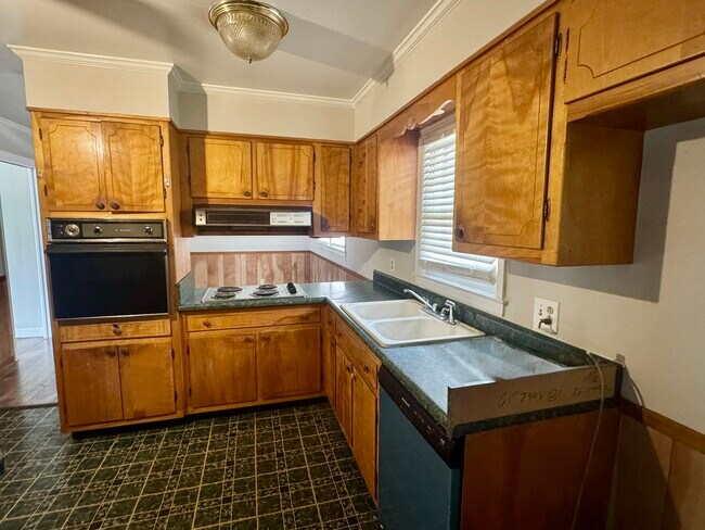 Building Photo - 318 Leola Dr