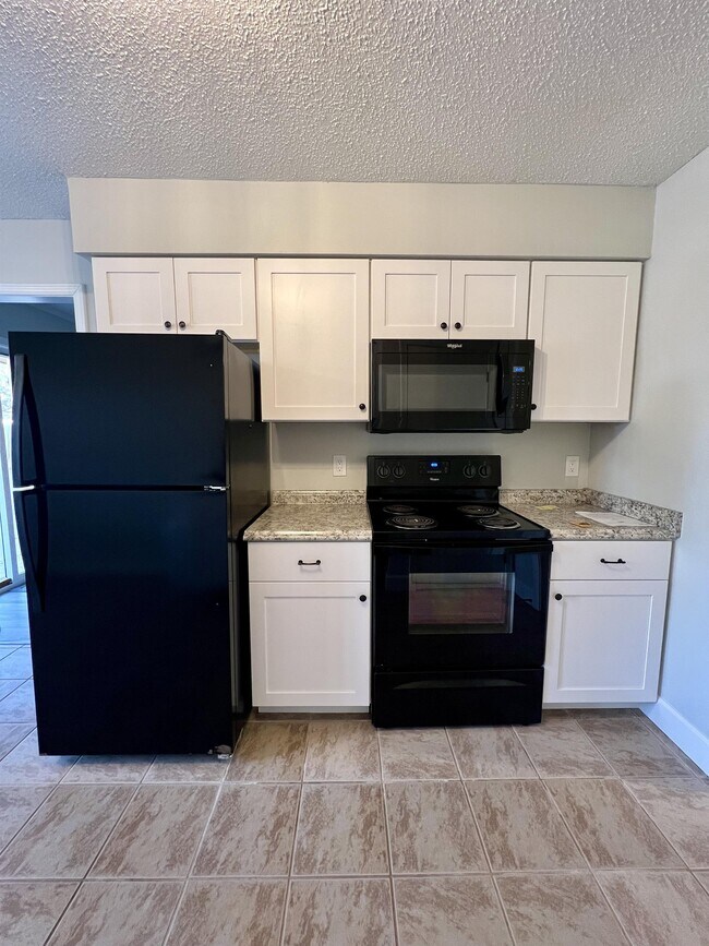 Building Photo - 1815 E Lindsey St