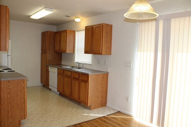 Building Photo - Rent Reduced! 3 Bedrooms, 2.5 Baths & a Layout Designed for Living