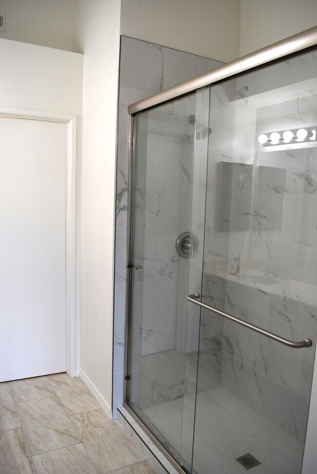 Building Photo - 3 Bedroom 2.5 Bath Townhome in the Knolls- El Cajon