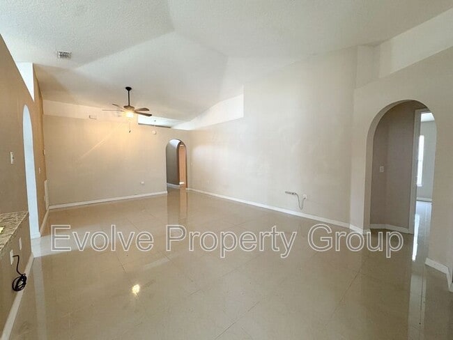 Building Photo - 21 Llanes Pl