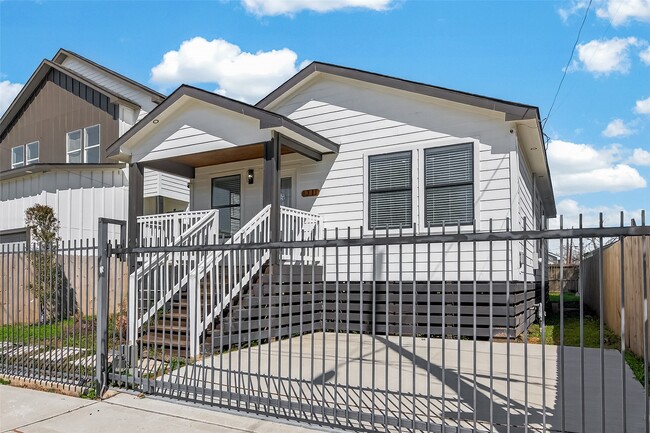 Building Photo - 1311 E 35th St