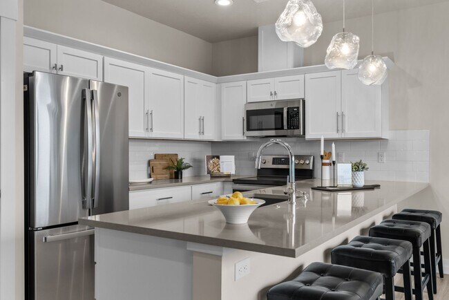 Building Photo - 2213 S Federal Way