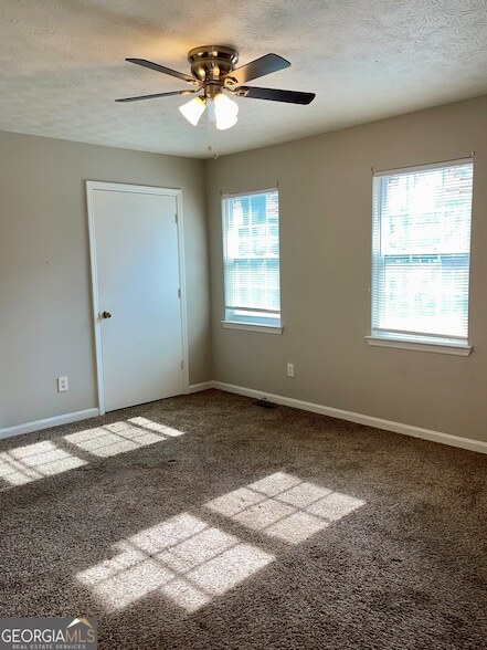 Building Photo - 945 Silverwood Dr