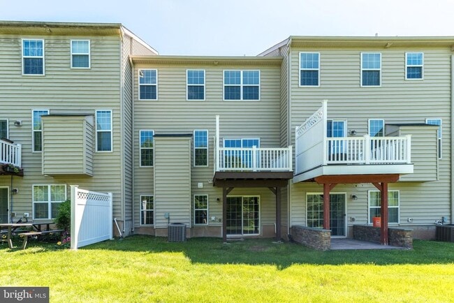 Building Photo - 3216 Brookside Dr